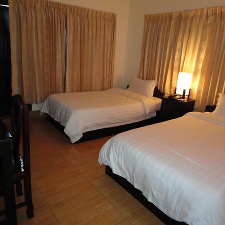 Trasak Pa-Em Hotel & Restaurant Phnom Penh Exteriör bild