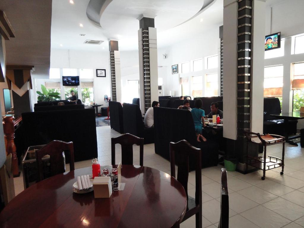 Trasak Pa-Em Hotel & Restaurant Phnom Penh Exteriör bild